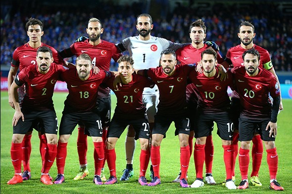A Millilerin alkışlanan jesti