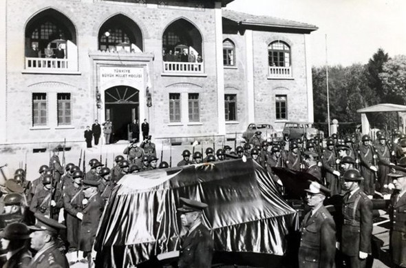 Atatürk'ün cenazesinden hiç görülmeyen fotoğraflar