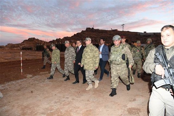 Komutanlar böyle karşılandı