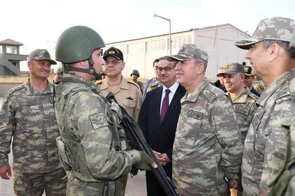 Komutanlar böyle karşılandı