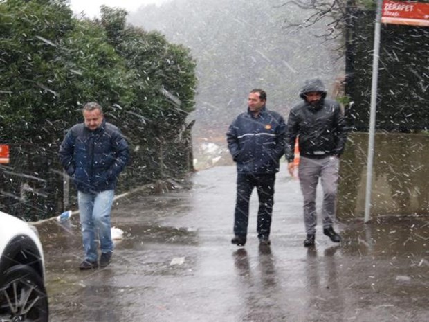 İstanbul'da kar yağışı başladı! İlk görüntüler