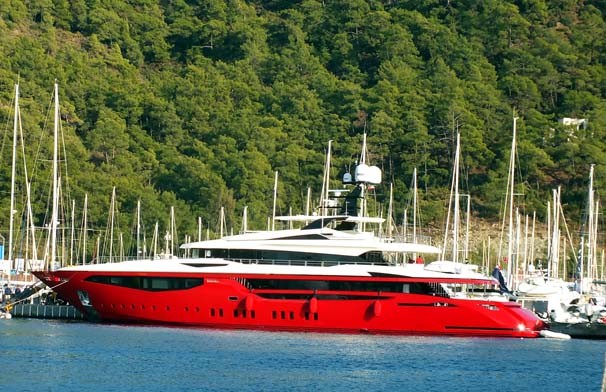 Lüks yat Marmaris'e demirledi