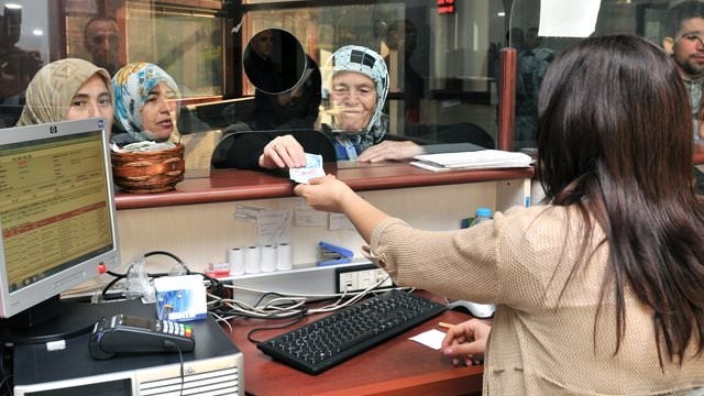 Emeklilere 4 bin lira ikramiye! Kimler nasıl alacak?
