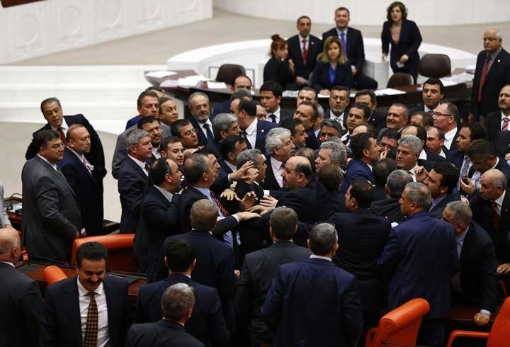 Meclis'te ortalık karıştı
