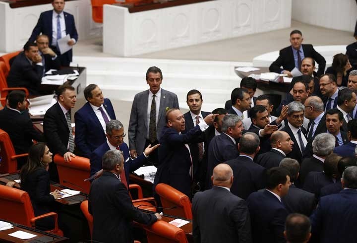 Meclis'te ortalık karıştı