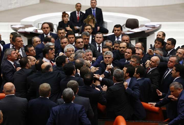 Meclis'te ortalık karıştı