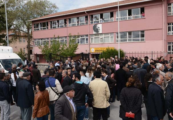 O müdür yardımcısı protesto edildi