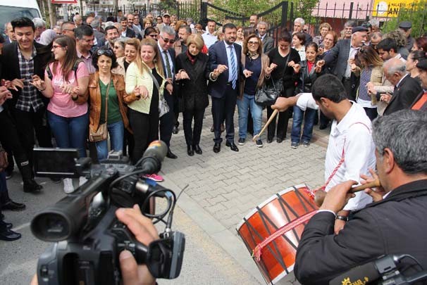 O müdür yardımcısı protesto edildi