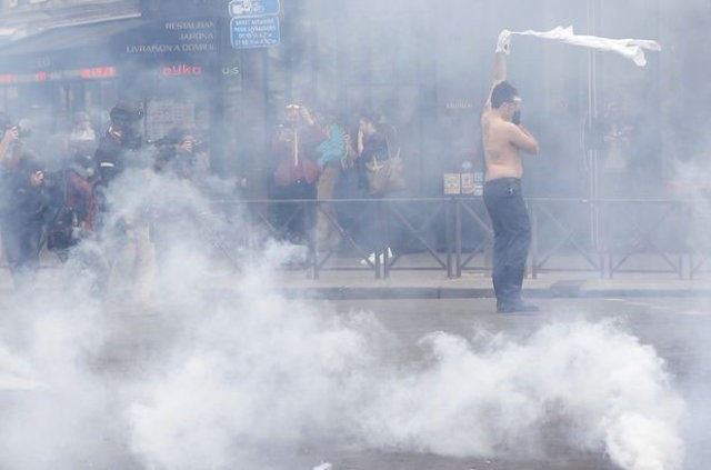Paris sokakları karıştı