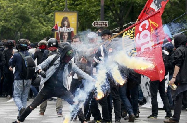 Paris sokakları karıştı