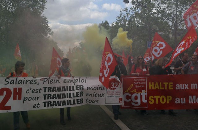 Paris sokakları karıştı