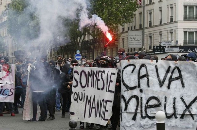 Paris sokakları karıştı