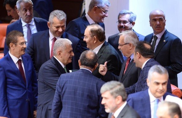 Meclis'te Binali Yıldırım'a yoğun ilgi