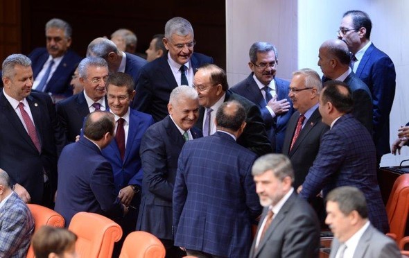 Meclis'te Binali Yıldırım'a yoğun ilgi