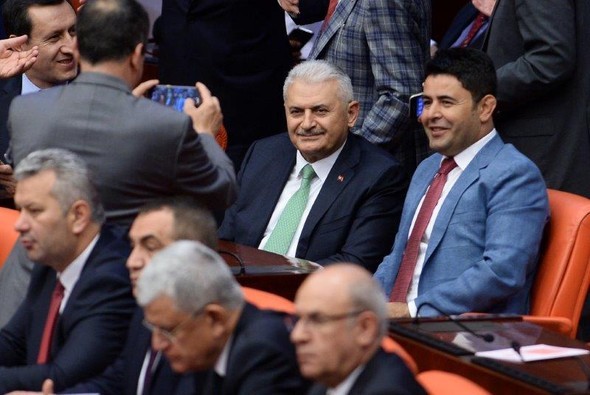 Meclis'te Binali Yıldırım'a yoğun ilgi