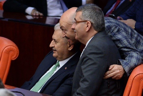 Meclis'te Binali Yıldırım'a yoğun ilgi