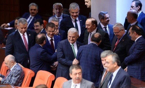Meclis'te Binali Yıldırım'a yoğun ilgi