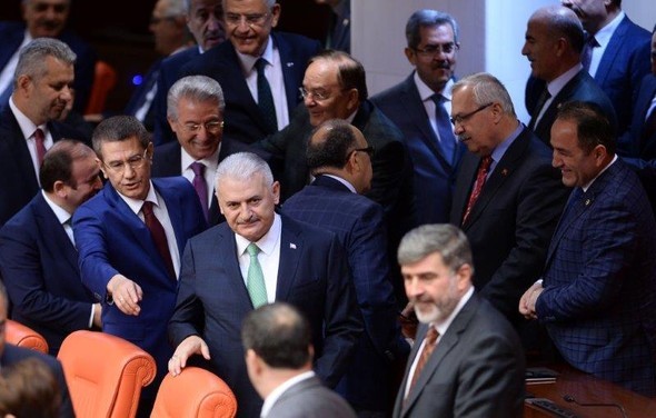 Meclis'te Binali Yıldırım'a yoğun ilgi