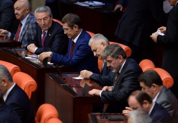 Meclis'te Binali Yıldırım'a yoğun ilgi