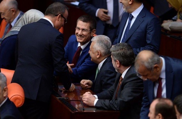 Meclis'te Binali Yıldırım'a yoğun ilgi