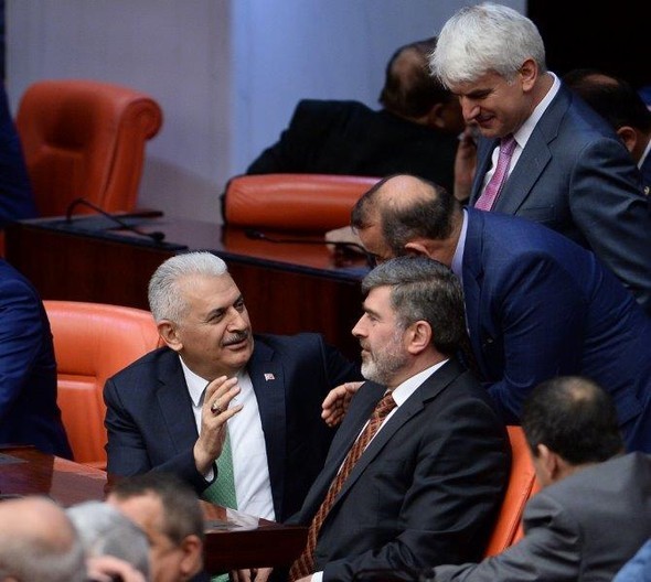 Meclis'te Binali Yıldırım'a yoğun ilgi