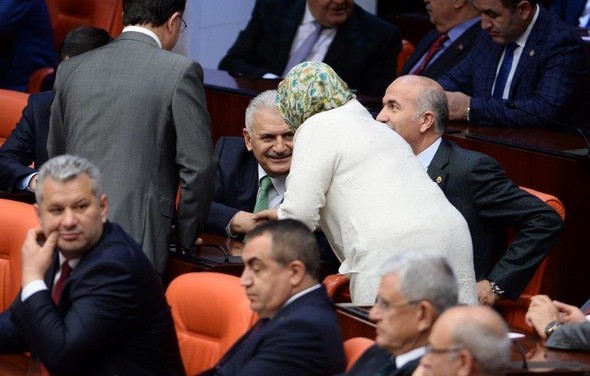 Meclis'te Binali Yıldırım'a yoğun ilgi