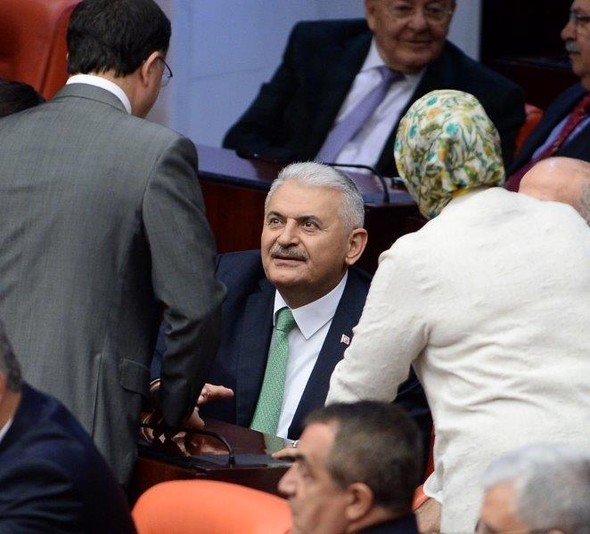 Meclis'te Binali Yıldırım'a yoğun ilgi