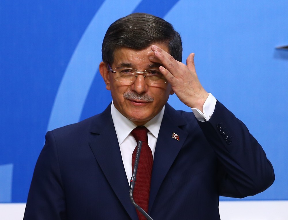 Oğlu Davutoğlu'nu böyle izledi!