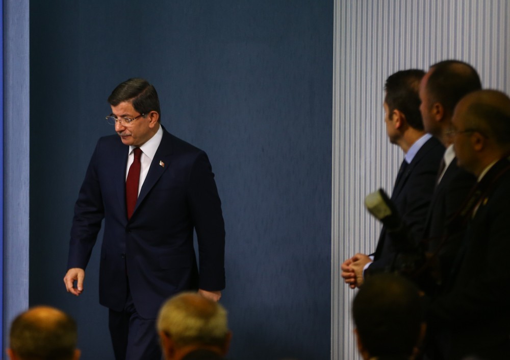 Oğlu Davutoğlu'nu böyle izledi!