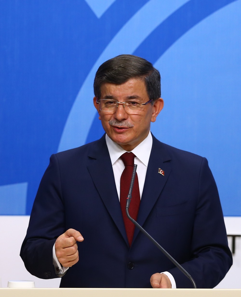 Oğlu Davutoğlu'nu böyle izledi!