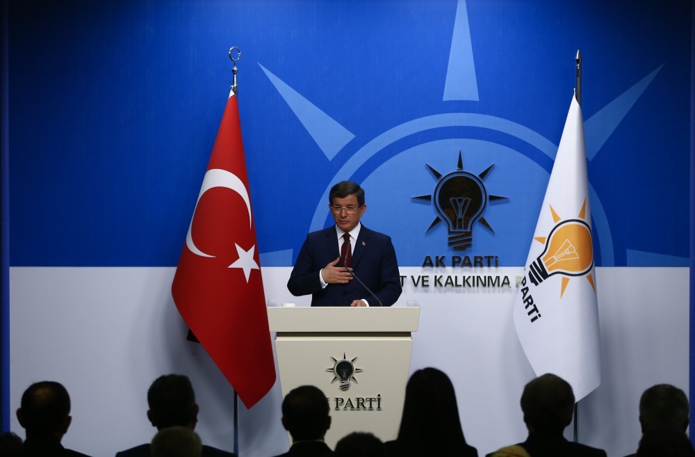Oğlu Davutoğlu'nu böyle izledi!