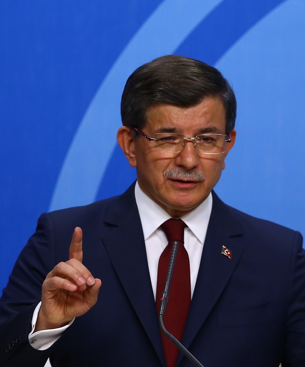 Oğlu Davutoğlu'nu böyle izledi!