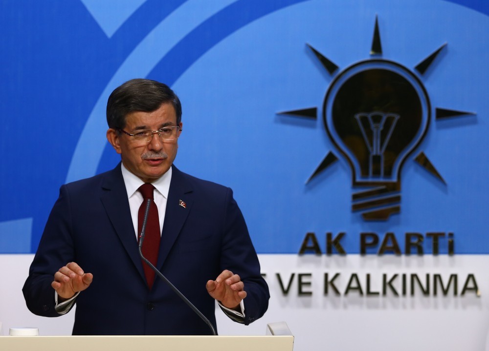 Oğlu Davutoğlu'nu böyle izledi!