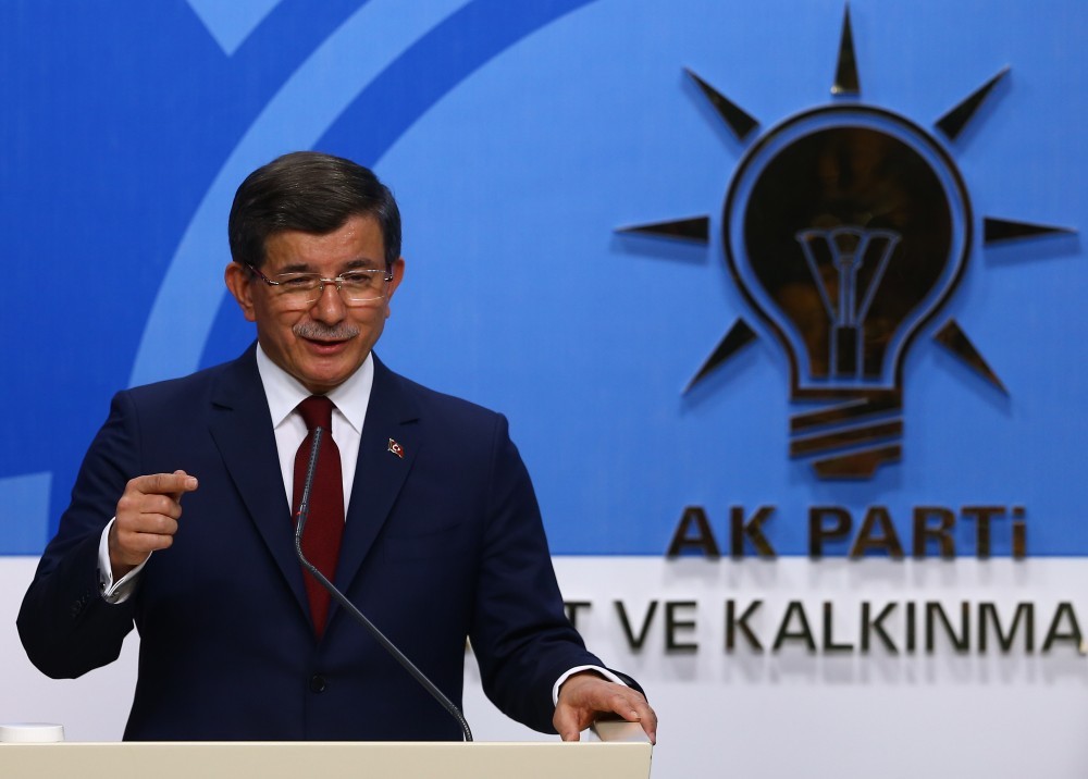 Oğlu Davutoğlu'nu böyle izledi!