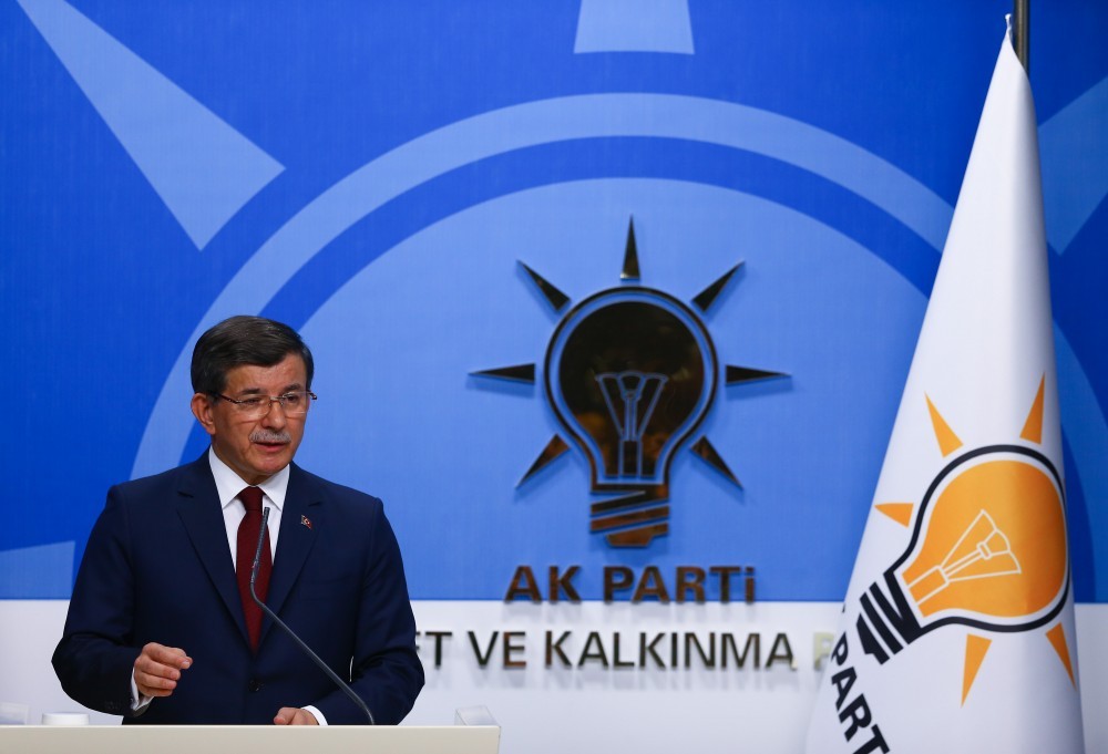 Oğlu Davutoğlu'nu böyle izledi!