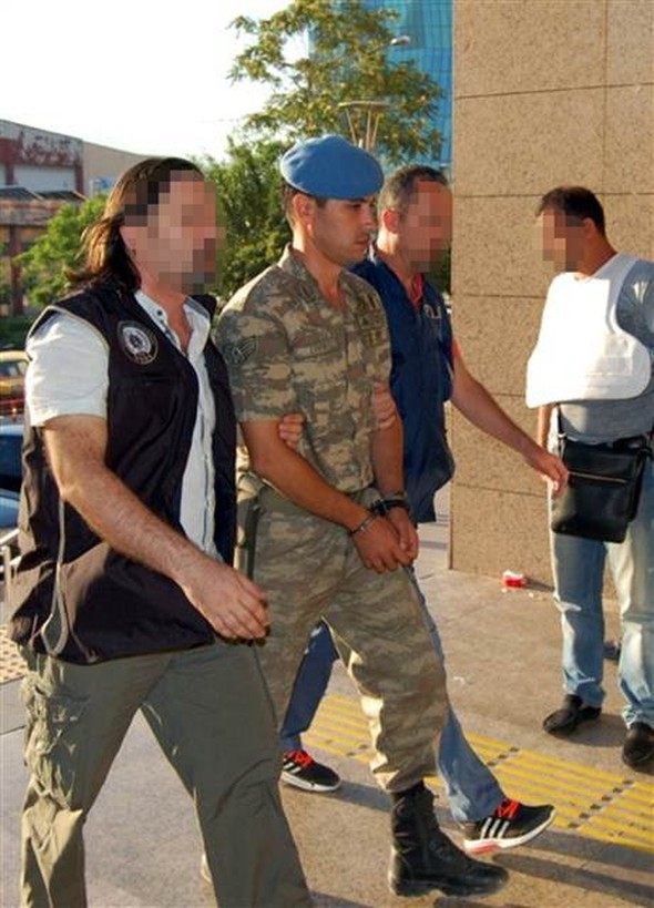 “ Türkler darbeyi ezdi”