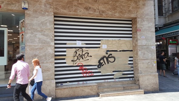 İstiklal Caddesi kan kaybediyor 