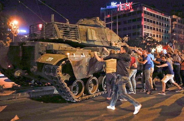 Darbe sonrası en çarpıcı anket!
