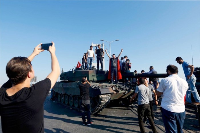 Darbe sonrası en çarpıcı anket!
