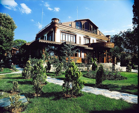 Adnan Oktar'ın lüks çiftlik evi dudak uçuklattı