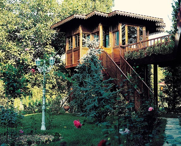 Adnan Oktar'ın lüks çiftlik evi dudak uçuklattı