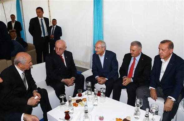 Yenikapı'da liderlerden tarihi görüntüler