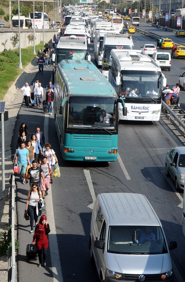 Bayram dönüşü trafiği çileden çıkardı