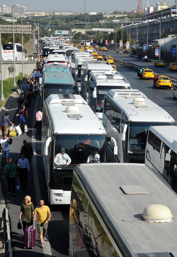 Bayram dönüşü trafiği çileden çıkardı