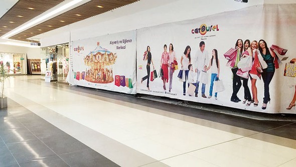 Caddelerden sonra AVM'lerdeki mağazalarda kapanıyor