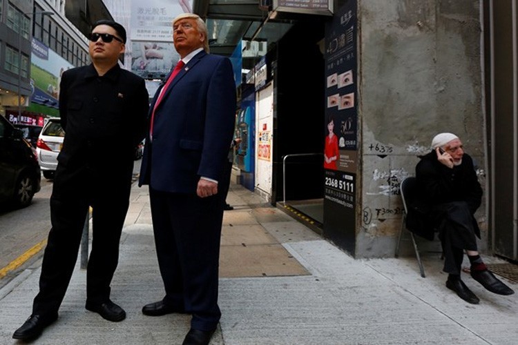 Trump ve Kim Jong Un nasıl bir araya geldi?