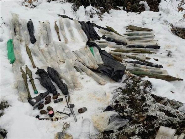 PKK'nın sığınağından çıkan asker üniformaları şok etti