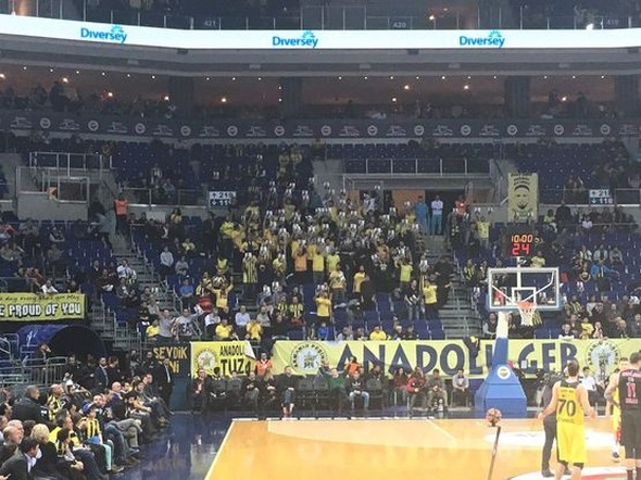 Fenerbahçe taraftarı kahraman polisi unutmadı!
