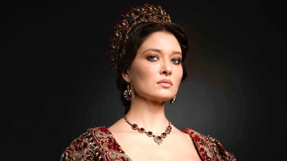 Nurgül Yeşilçay çarşafa girdi