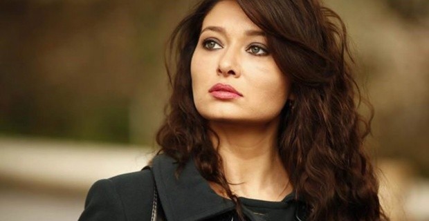 Nurgül Yeşilçay çarşafa girdi